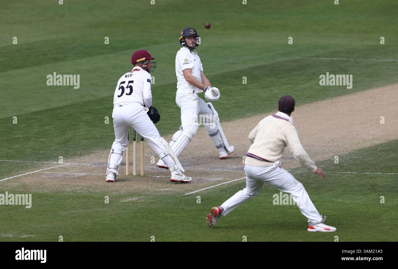 Hove, Regno Unito. 13 aprile 2025. Durante il terzo giorno del Rothesay County Championship Division 1 match tra Sussex e Somerset al 1st Central County Ground, Hove. Crediti: James Boardman/Alamy Live News Foto Stock