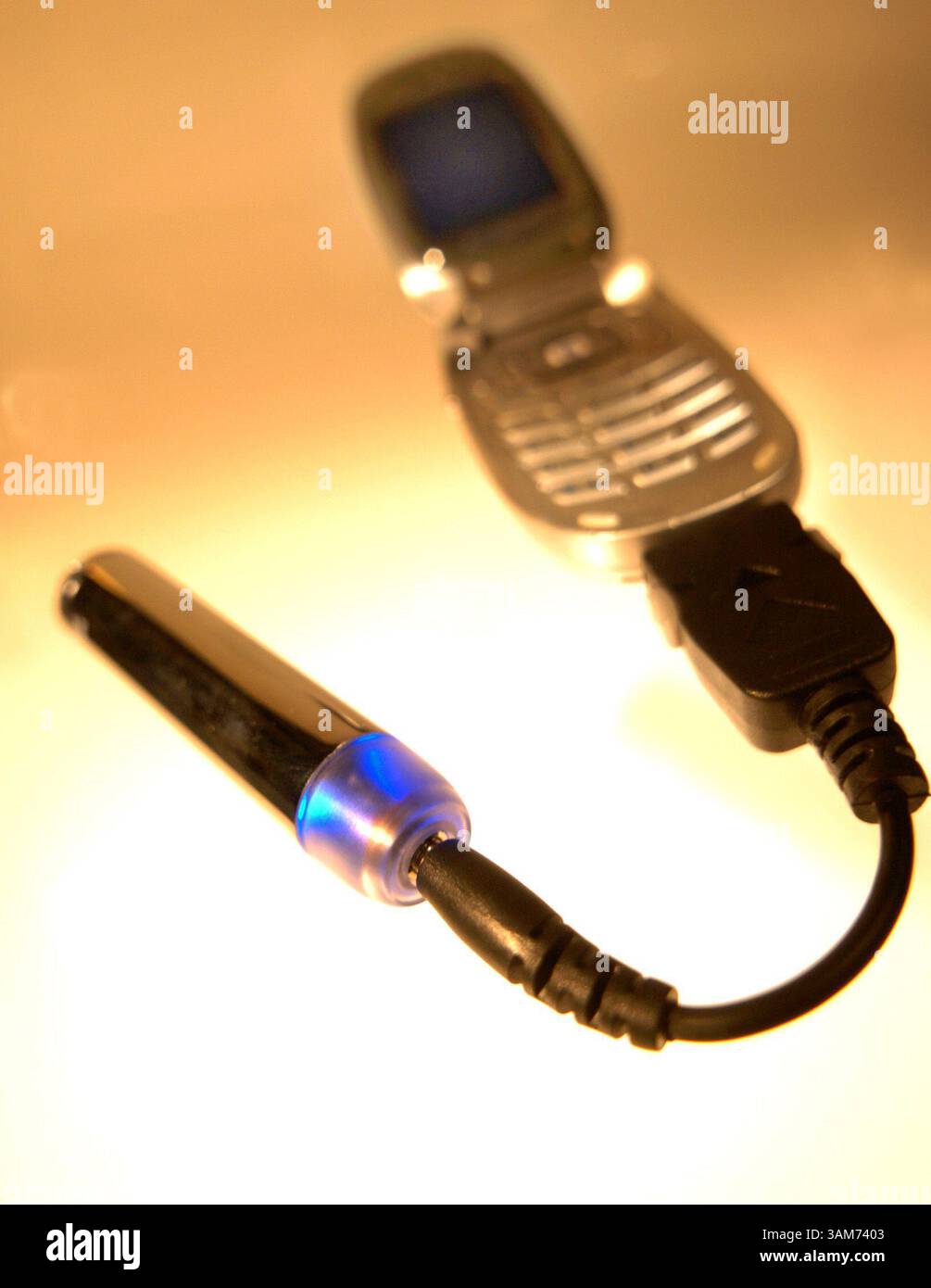 10 gennaio 2006 - Stati Uniti - la ricarica Turbo assicura fino a due ore di autonomia di conversazione per il telefono cellulare quando si esaurisce l'alimentazione. (Carmine Galasso/The record/KRT) (immagine di credito: © Carmine Galasso/mct/ZUMAPRESS.com) Foto Stock