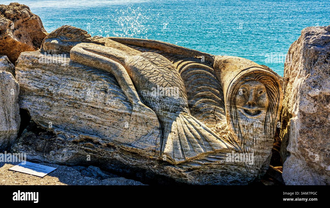 Sirena, di Giuseppe traccia. Parte del MAM - Museo d'Arte sul Mare, un museo all'aperto a San Benedetto del Tronto. Ascoli Piceno, Marche, Italia Foto Stock