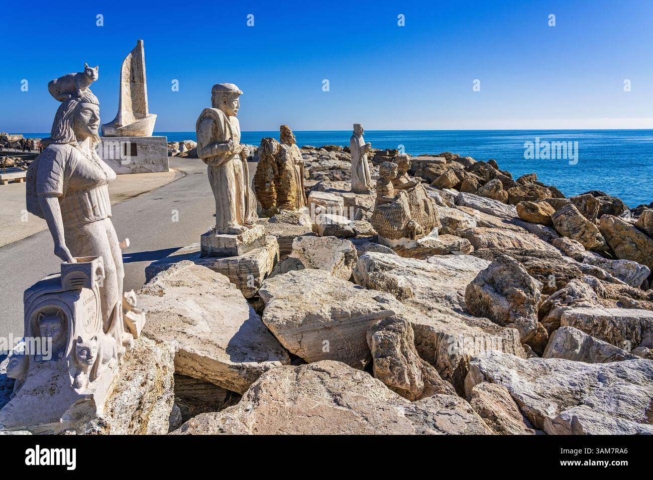 Presepe scultoreo. Parte del MAM - Museo d'Arte sul Mare, un museo all'aperto a San Benedetto del Tronto. Ascoli Piceno, Marche, Italia Foto Stock