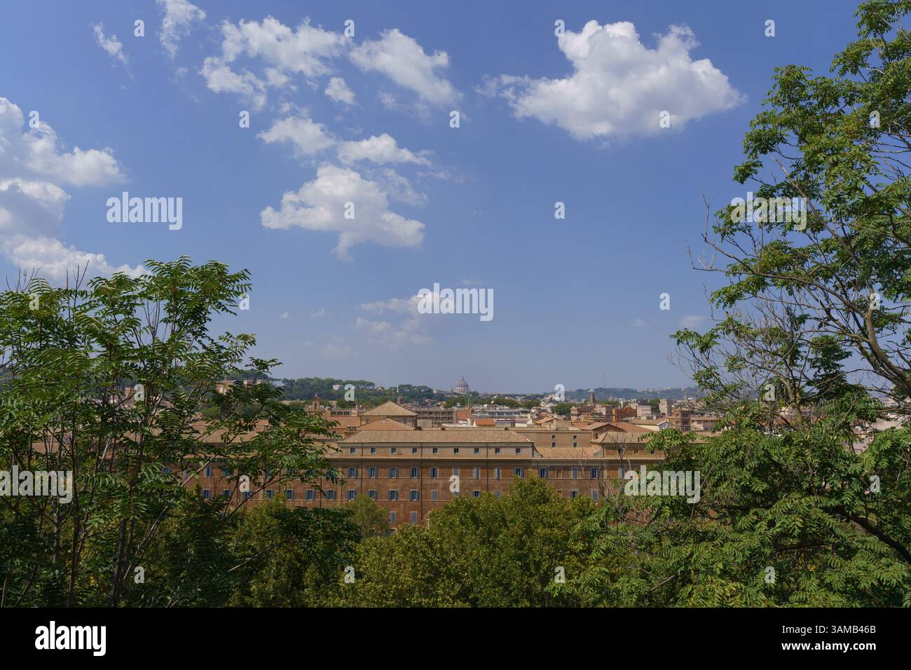 Splendida vista panoramica sul paesaggio urbano di Roma dal colle Aventione Foto Stock