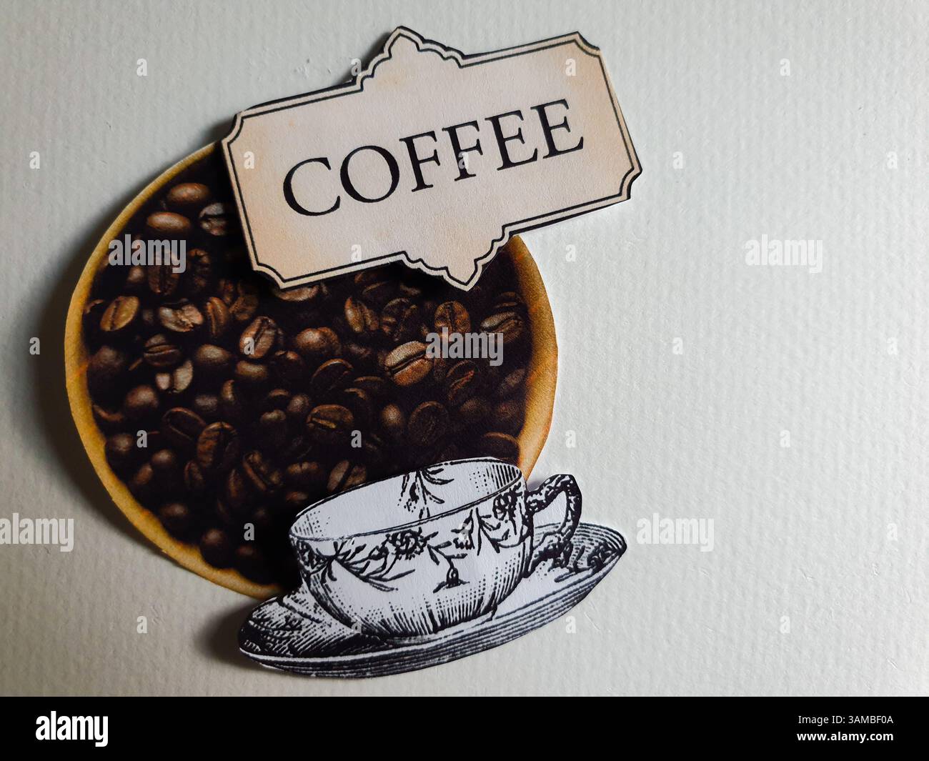 Collage concettuale che simboleggia i prezzi elevati del caffè Foto Stock