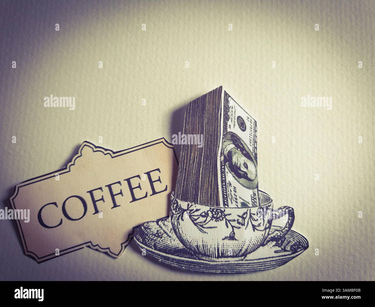 Collage concettuale che simboleggia i prezzi elevati del caffè Foto Stock