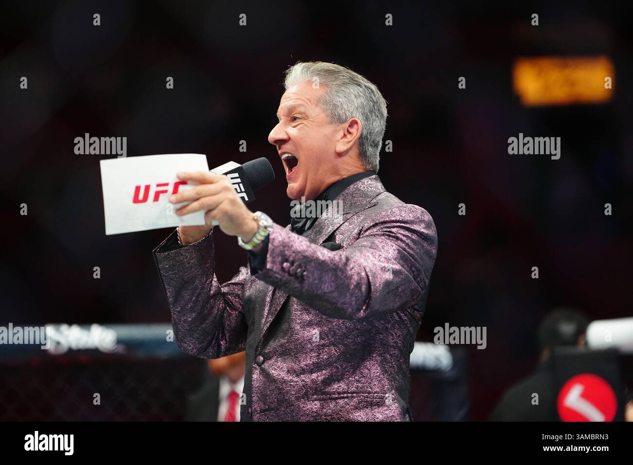 MIAMI, FL - 12 APRILE: Bruce buffer a UFC 314 - Volkanovski vs Lopes al Kesaya Center il 12 aprile 2025 a Miami, FL (foto di Louis Grasse/PxImages) Foto Stock