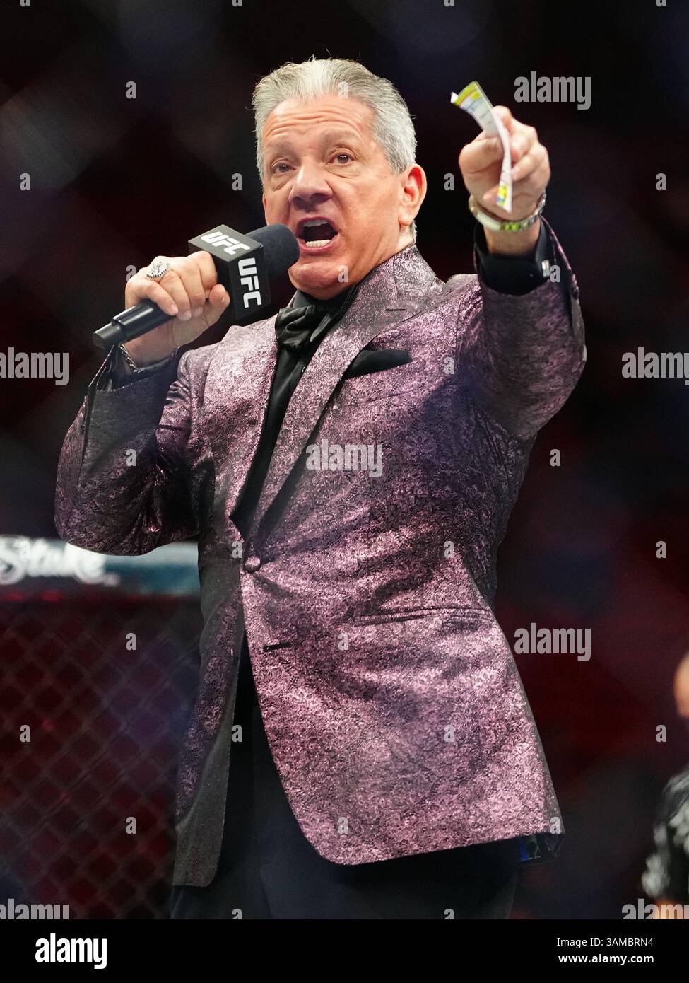 MIAMI, FL - 12 APRILE: Bruce buffer a UFC 314 - Volkanovski vs Lopes al Kesaya Center il 12 aprile 2025 a Miami, FL (foto di Louis Grasse/PxImages) Foto Stock