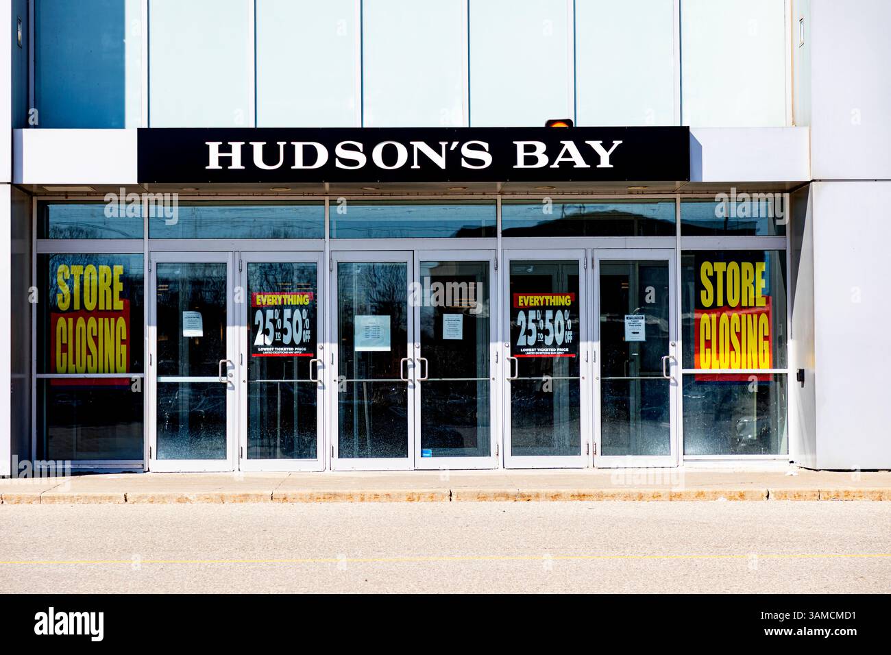 Il negozio di Hudson Bay a Cambridge, Ontario Canada, chiuderà ad aprile 2025. Foto Stock