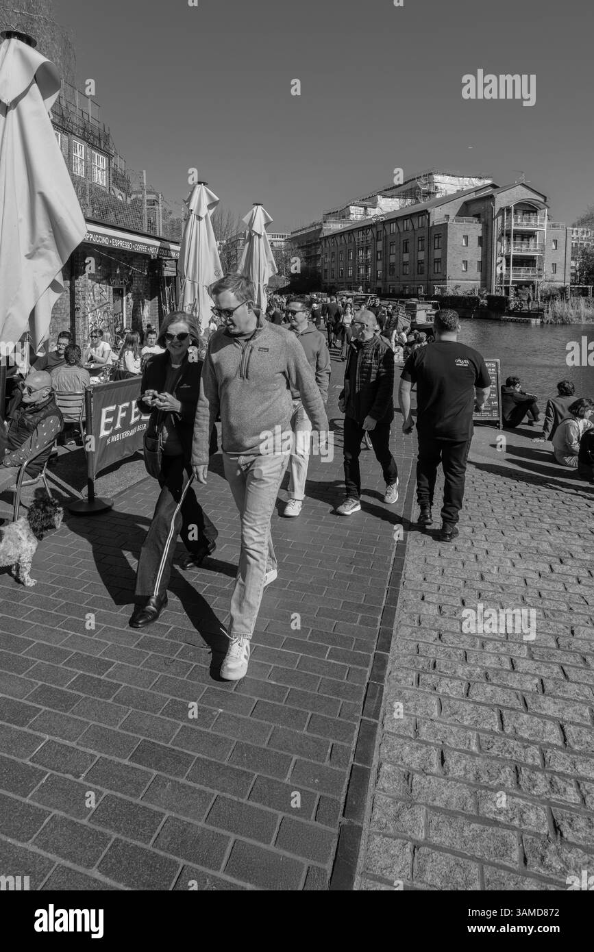 Londra una passeggiata lungo il Regent's Canal e City Road Lock Foto Stock