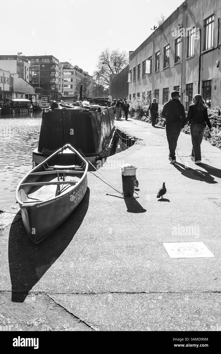 Londra una passeggiata lungo il Regent's Canal e City Road Lock Foto Stock