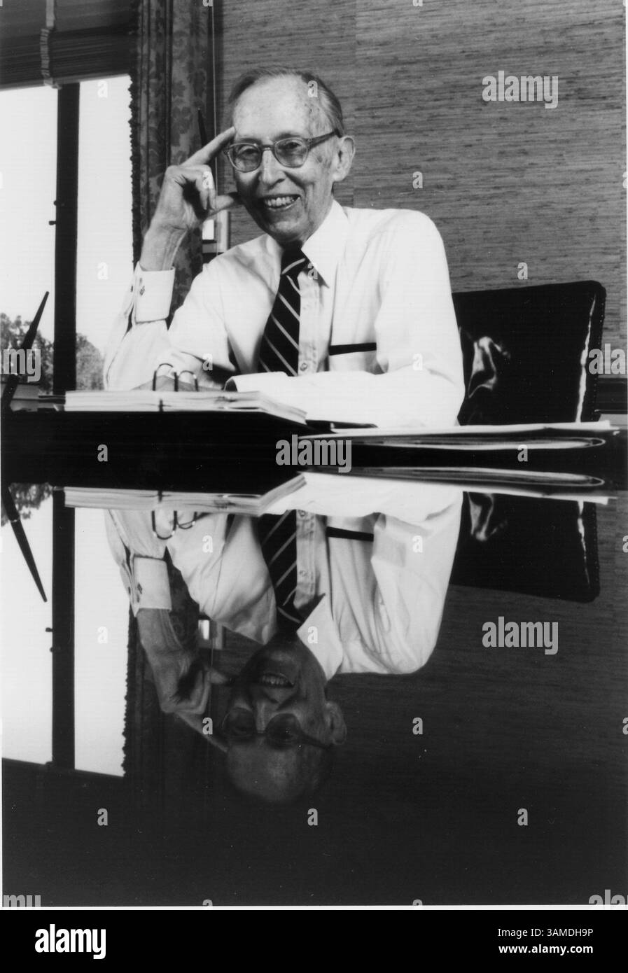 25 AGOSTO 1998 - STATI UNITI - KRT US NEWS STORY SLUGGED: POWELL-OBIT KRT PHOTOGRAPH BY COURTESY OF KEN HEINEU COLLECTION OF THE UNITED STAMP SUPREME COURT OF THE USA. (KRT10-August25) Una foto del file del 1986 dell'ex giudice della Corte Suprema degli Stati Uniti Lewis Franklin Powell Jr. Un giurista popolare e rispettato i cui voti hanno fatto una grande differenza nella Corte Suprema per 15 anni, è morto martedì all'età di 90 anni. (KRT) AP, PL, KD, BL, RTR 1998 (SOLO B&N) (Vert) (foto aggiuntiva disponibile su KRT Direct, PressLink o su richiesta. (Immagine di credito: © Corte Suprema degli Stati Uniti/mct/ZUMAPRESS.com) Foto Stock