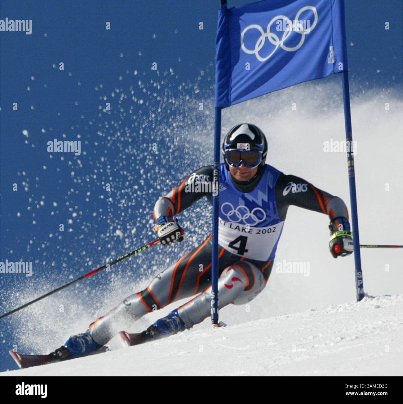 21 febbraio 2002 - Stati Uniti - KRT STORIA DI SPORT SLUGGED: OLY-ALPINE-GIANT KRT FOTOGRAFIA DI RON JENKINS/FORT WORTH STAR-TELEGRAM (DALLAS OUT) (21 febbraio) PARK CITY, UT--- Medaglia d'oro Stephan Eberharter, dell'Austria, guarda un cancello durante una sua corsa nello Slalom gigante maschile delle Olimpiadi invernali 2002 a Park City, Utah giovedì 21 febbraio 2002. (FT) NC KD BL 2002 (mq) (smd) (immagine di credito: © Fort Worth Star-Telegram/mct/ZUMAPRESS.com) Foto Stock