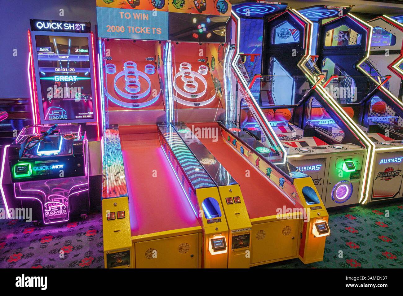 Bahamas, crociera norvegese NCL nave Breakaway da 11 giorni nei Caraibi orientali, a bordo interno, videogiochi, videogiochi, riscatto Foto Stock