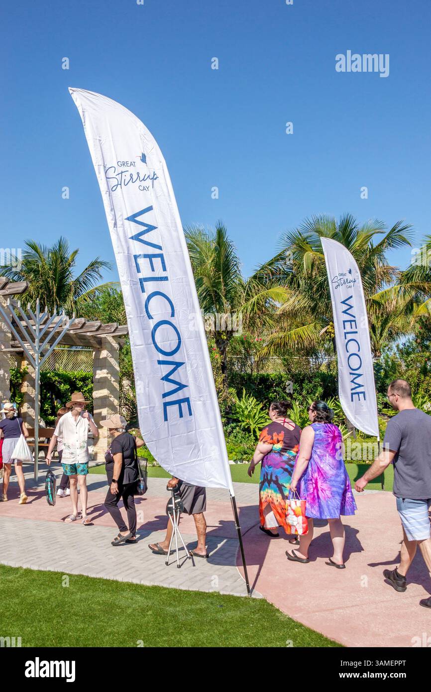 Great Stirrup Cay the Bahamas, passeggeri in arrivo, visitatori della crociera, turisti in sbarco, cartello di benvenuto, arrivo privato sull'isola, Norwegian Cruise Line, NCL Foto Stock