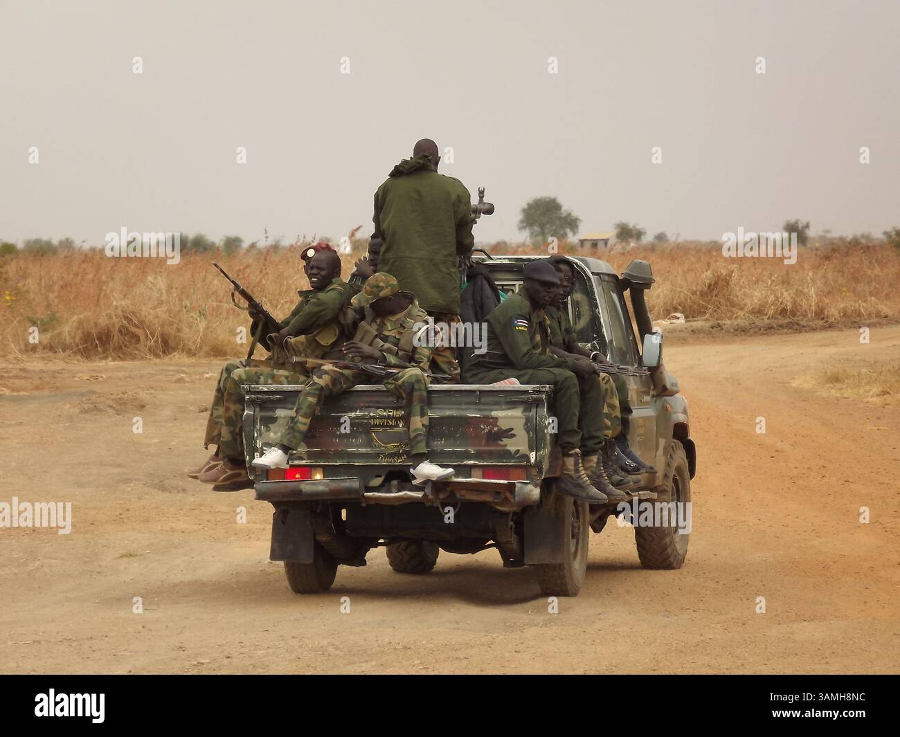 12 gennaio 2014 - Malakal, Sudan del Sud - 12 gennaio 2014 - Malakal, Sudan del Sud - soldati governativi (SPLA) nella capitale Malakal dello stato dell'alto Nilo nel Sud Sudan. Malakal è considerata una delle città più colpite dal conflitto tra il governo e i ribelli. (Immagine di credito: © Samir Bol/ZUMA Wire/ZUMAPRESS.com) (immagine di credito: © Samir Bol/ZUMA Wire/ZUMAPRESS.com) Foto Stock