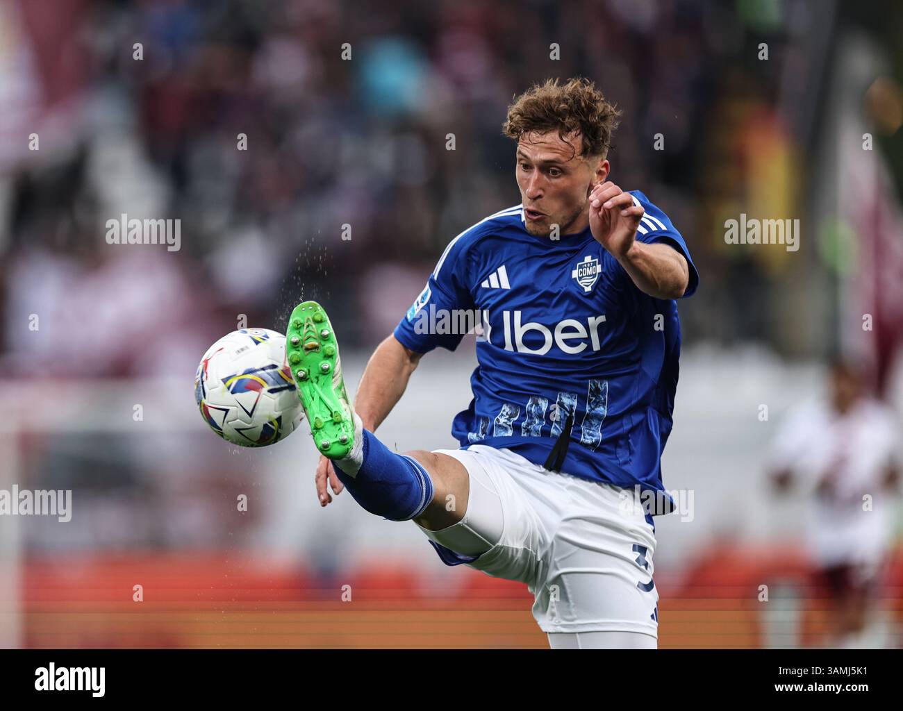Como, Italia. 13 aprile 2025. Il Mergim Vojvoda del Como gareggia in una partita di serie A tra Como e Torino a Como, in Italia, il 13 aprile 2025. Crediti: Li Jing/Xinhua/Alamy Live News Foto Stock