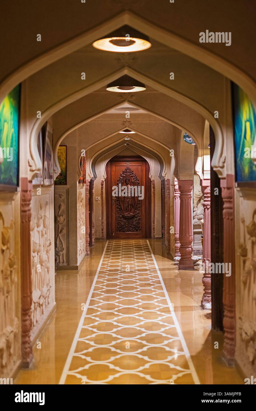 Corridoio presso l'hotel storico Jaipur Rajasthan India Foto Stock