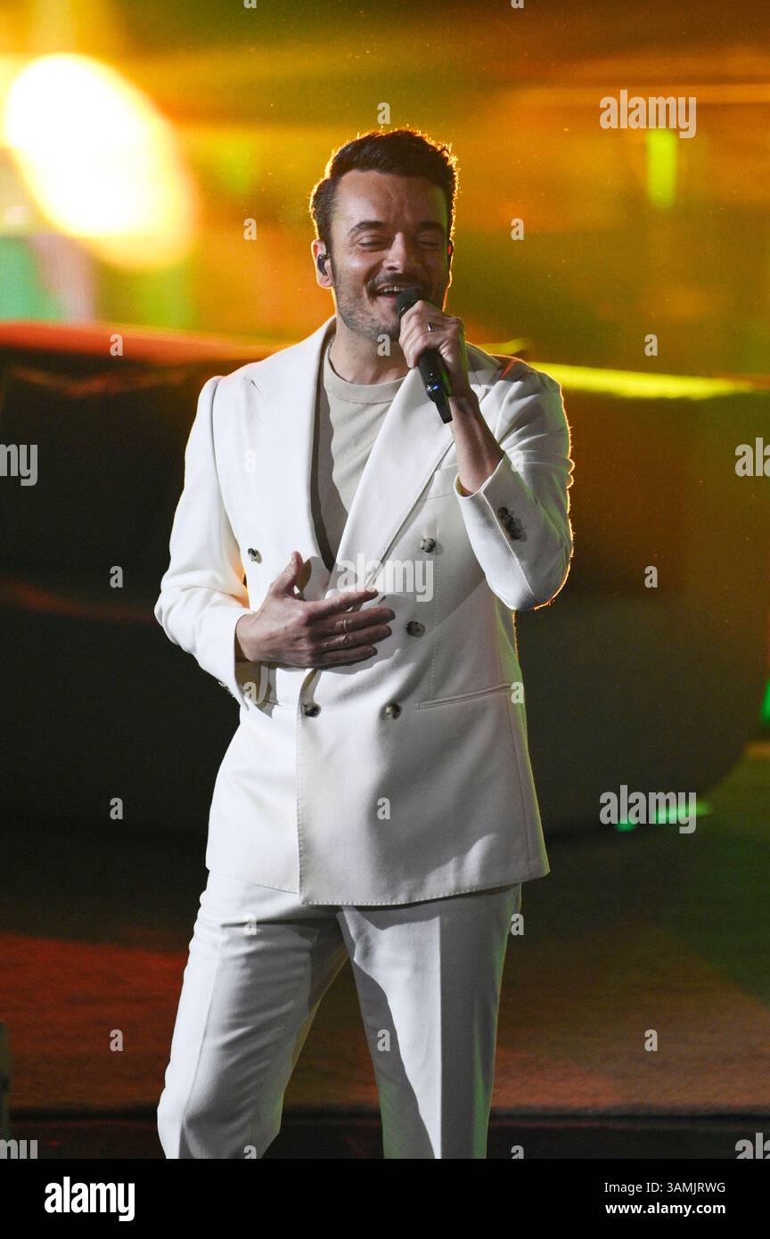 Giovanni Zarrella bei der Aufzeichnung der SWR-Unterhaltungsshow Die Beatrice Egli Show presso lo Studio H di Berlino-Adlershof. Berlino, 08.04.2025 *** Giovanni Zarrella alla registrazione dello spettacolo di intrattenimento SWR Die Beatrice Egli Show allo Studio H di Berlino Adlershof Berlin, 08 04 2025 foto:Xn.xKubelkax/xFuturexImagex egli_5527 Foto Stock