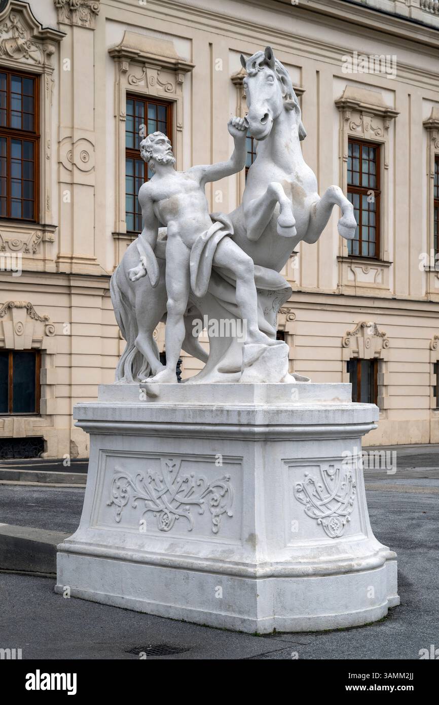 Scultura di cavallo in marmo, Belvedere superiore, Vienna, Austria Foto Stock