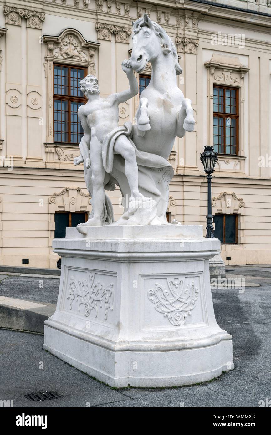 Scultura di cavallo in marmo, Belvedere superiore, Vienna, Austria Foto Stock