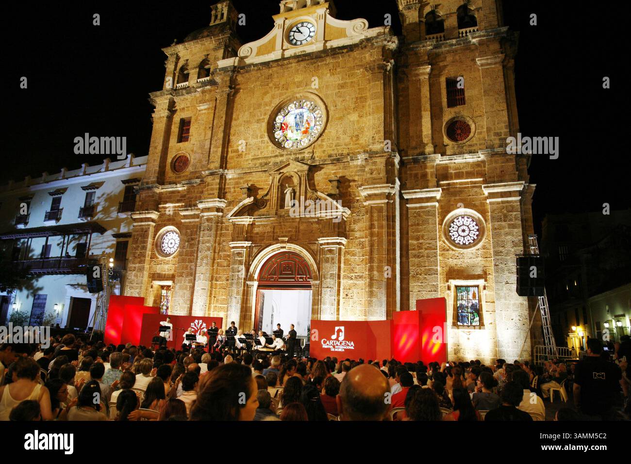 7 gennaio 2013 - Cartagena, BolÃ­var, Colombia - Cartagena, Enero 7 de 2013. Concierto en la Plaza San Pedro , homenaje a Domenico Scarlatti, con el piano de Andrea Lucchesini , en el marco del VII Festival Internacional de MÃÂºsica. Foto: Yomaira Grandett / El Tiempo. CrÃÂ©dito: CEET FotÃÂ³grafo: YOMAIRA GRANDETT (immagine di credito: © El Tiempo/GDA/ZUMAPRESS.com) Foto Stock