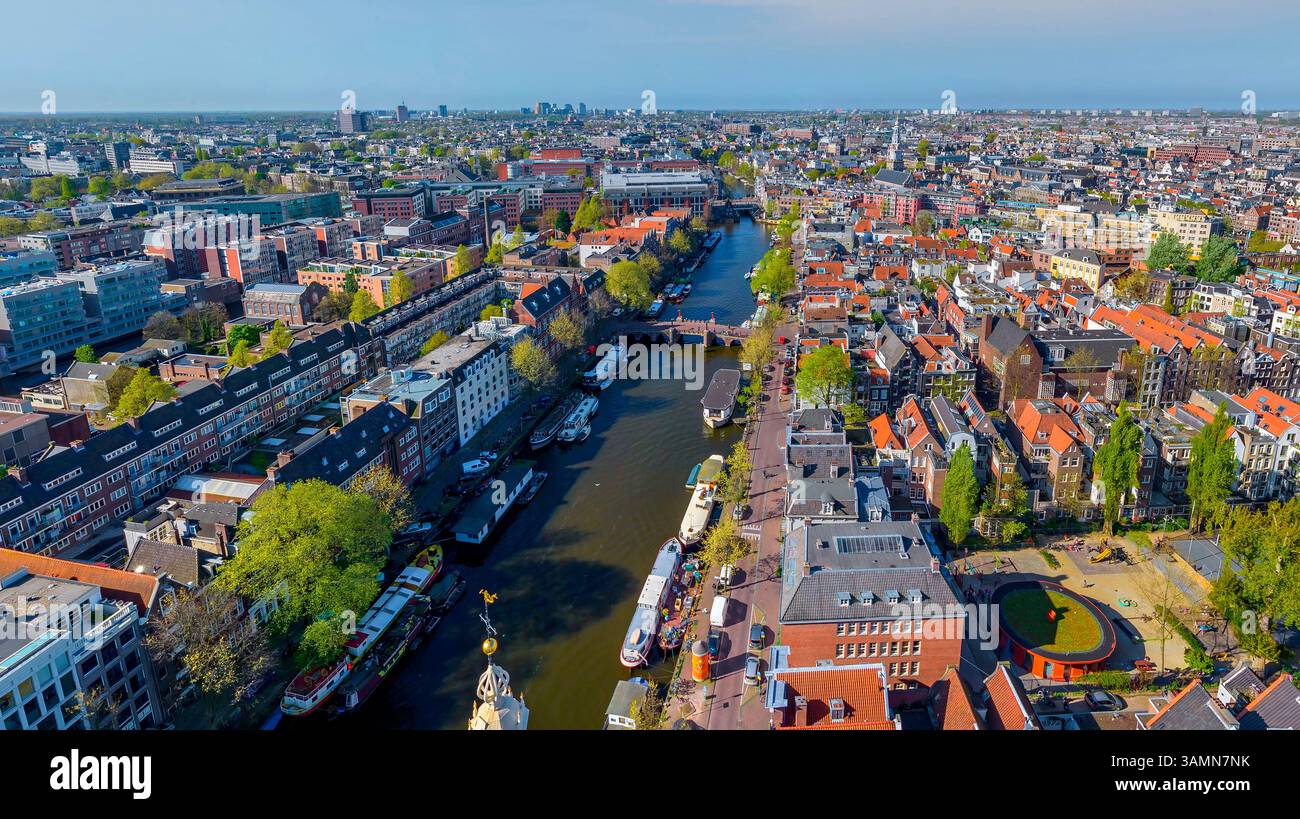Vista aerea panoramica degli edifici colorati nel centro di Amsterdam, Paesi Bassi. Foto Stock