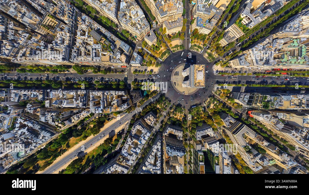 Vista aerea panoramica dell'Arco di Trionfo, degli Champs Elysées di Parigi, Francia. Foto Stock