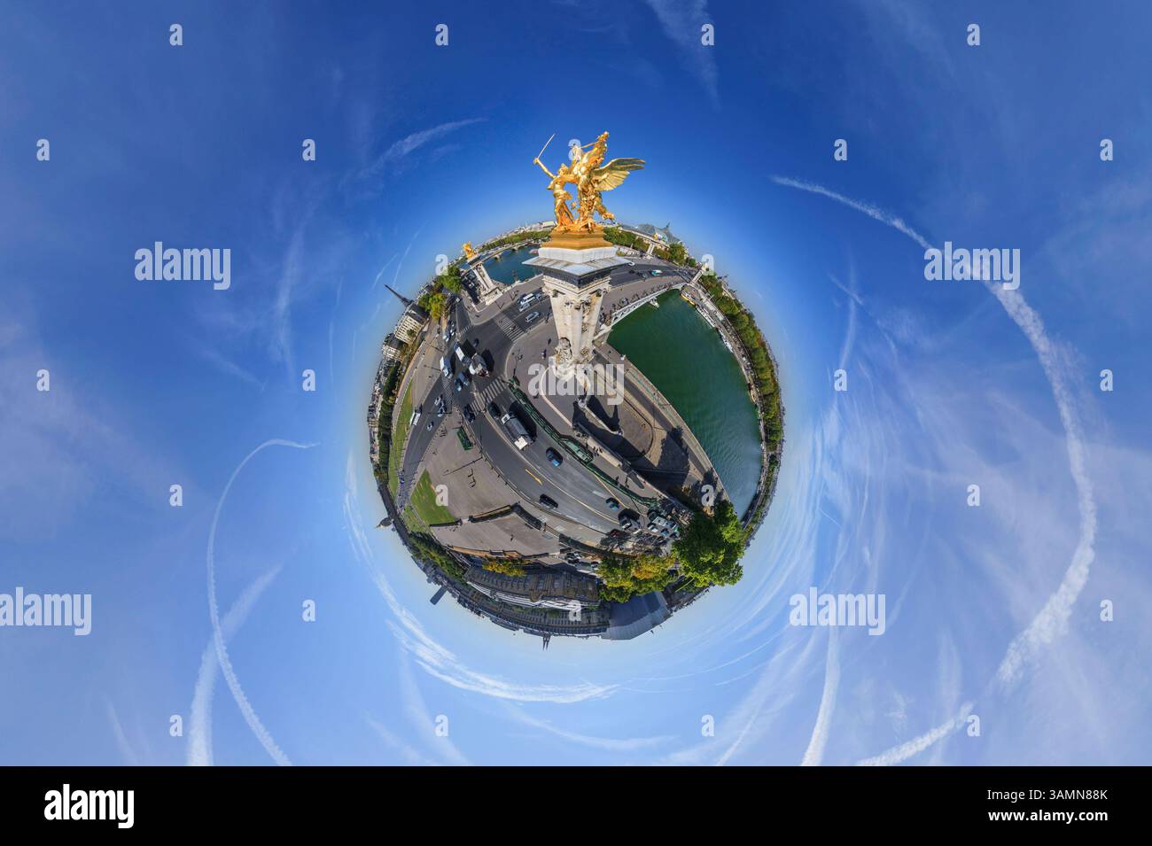 Vista aerea panoramica a 360 gradi della statua di Pegaso sul ponte Alexandre III, Parigi, Francia. Foto Stock