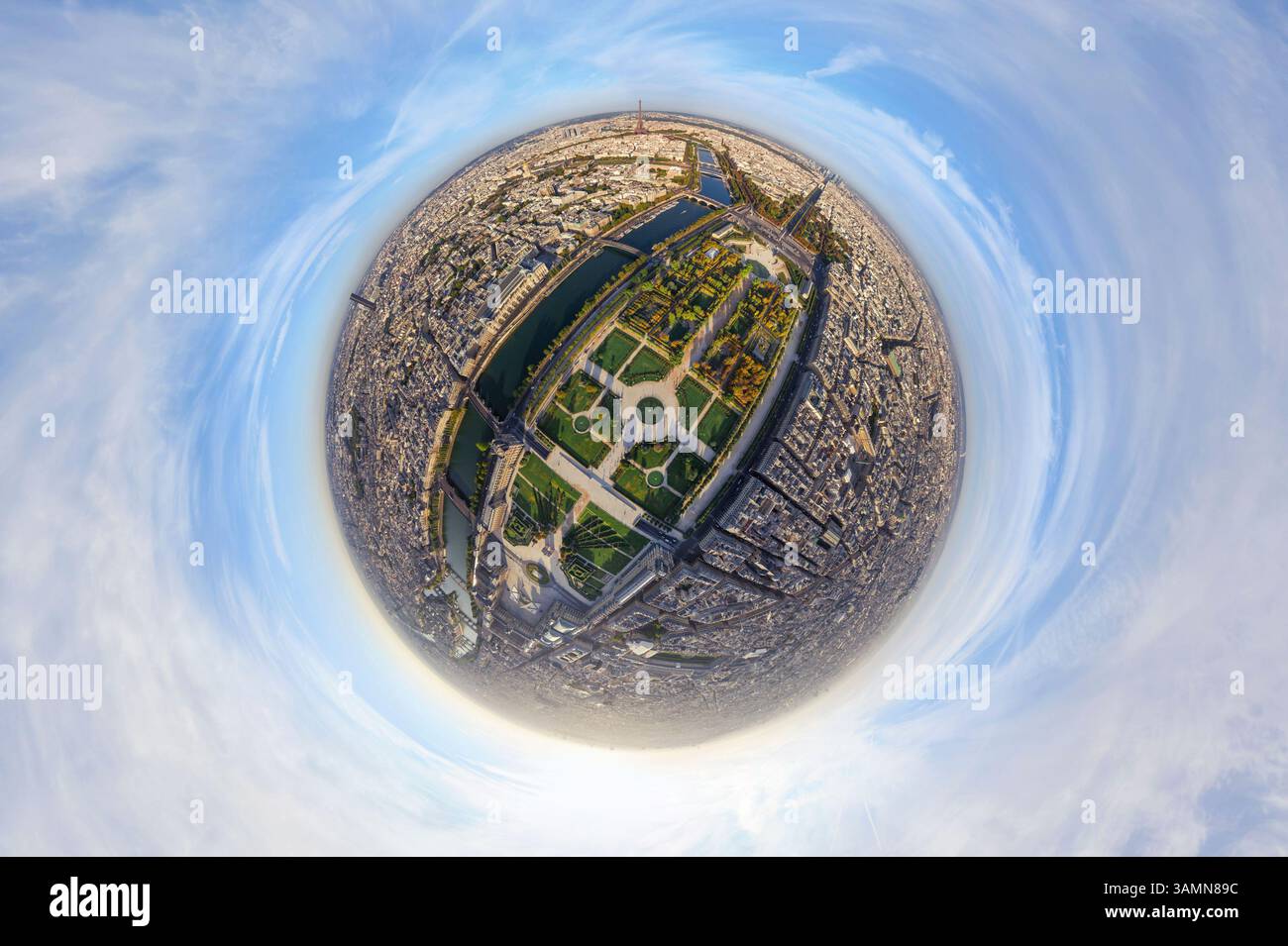 Vista aerea panoramica a 360 gradi del Giardino delle Tuileries e del Louvre lungo la Senna, Parigi, Francia. Foto Stock