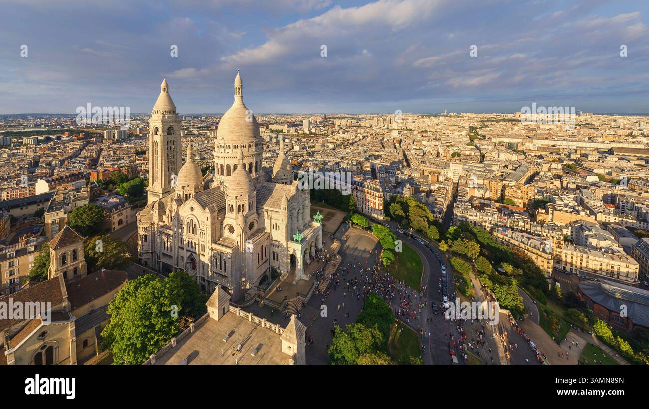 Vista aerea panoramica della basilica del Sacro cuore a Montmartre, Parigi, Francia. Foto Stock