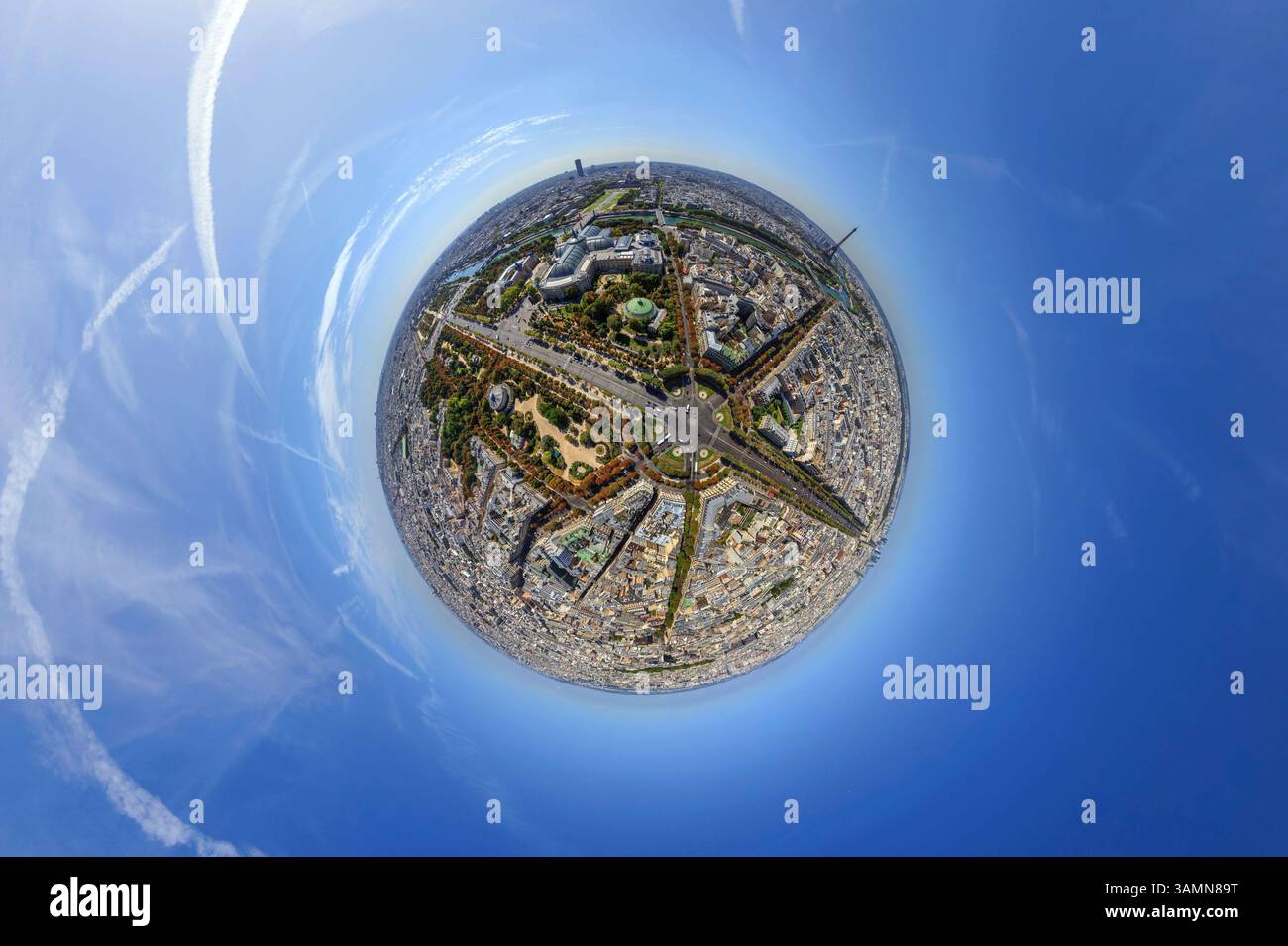 Vista aerea panoramica a 360 gradi di una rotatoria degli Champs Elysees, Parigi, Francia. Foto Stock