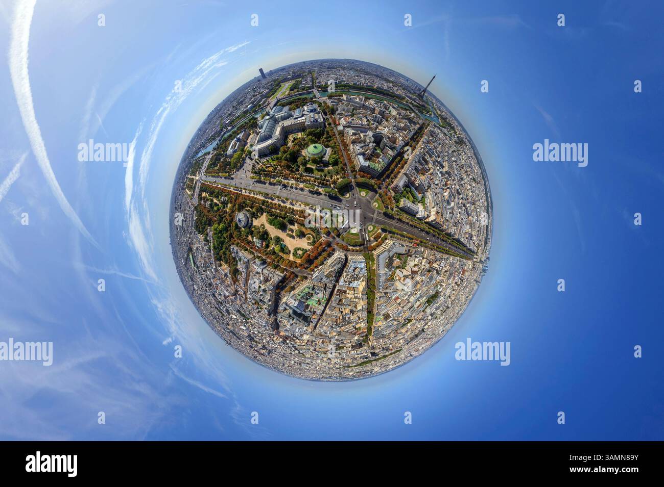Vista aerea panoramica a 360 gradi di una rotatoria degli Champs Elysees, Parigi, Francia. Foto Stock
