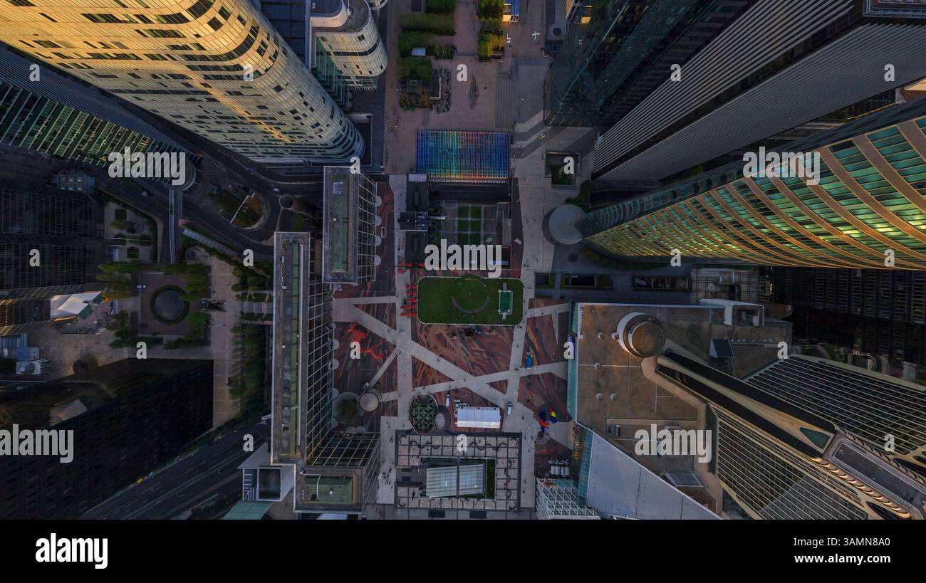 Vista aerea panoramica di la Defense, quartiere finanziario di Parigi, Francia. Foto Stock