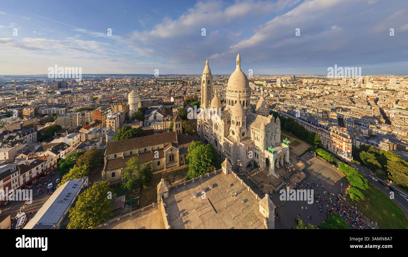 Vista aerea panoramica della basilica del Sacro cuore a Montmartre, Parigi, Francia. Foto Stock