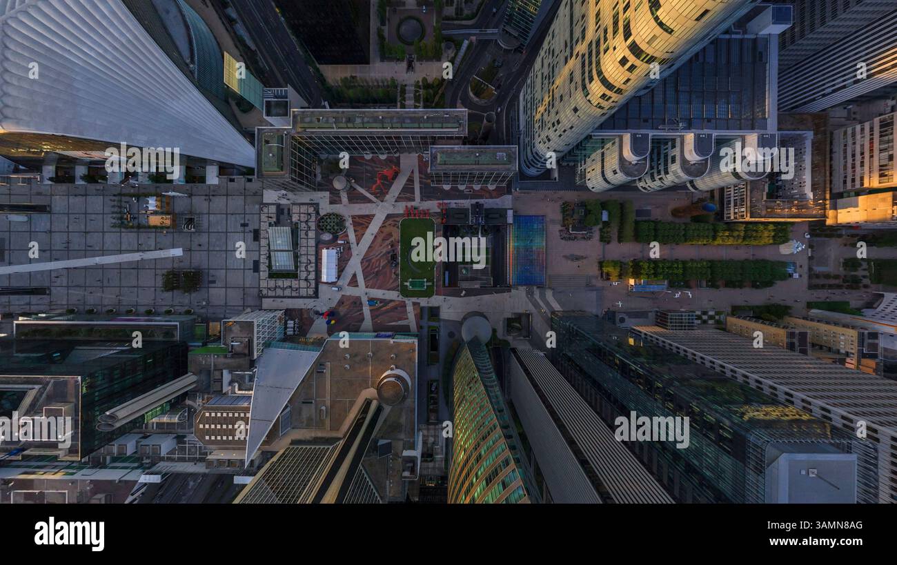 Vista aerea panoramica di la Defense, quartiere finanziario di Parigi, Francia. Foto Stock