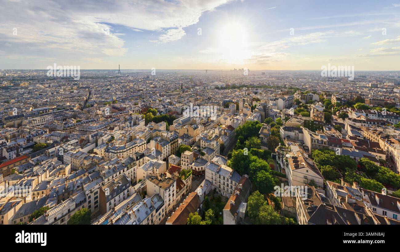 Vista aerea panoramica del centro di Parigi dalla basilica del Sacro cuore di Montmartre, Parigi, Francia. Foto Stock