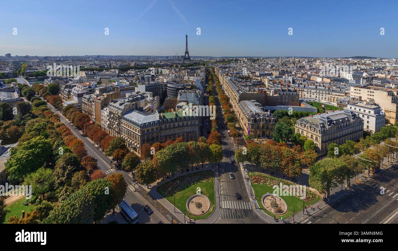 Vista aerea panoramica degli Champs Elysees nel centro di Parigi, in Francia. Foto Stock