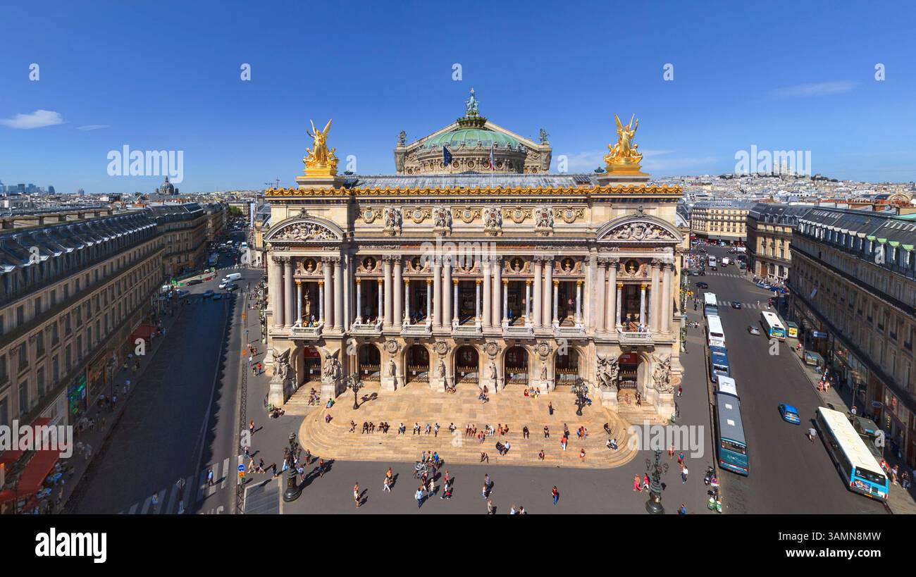 Parigi, Francia - 22 febbraio 2022: Vista aerea panoramica del Palais Garnier Opera House di Parigi, Francia. Foto Stock