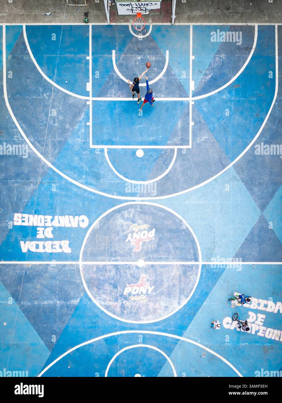 Veduta aerea della partita di basket della Comuna 13, Medellin, Colombia. Foto Stock