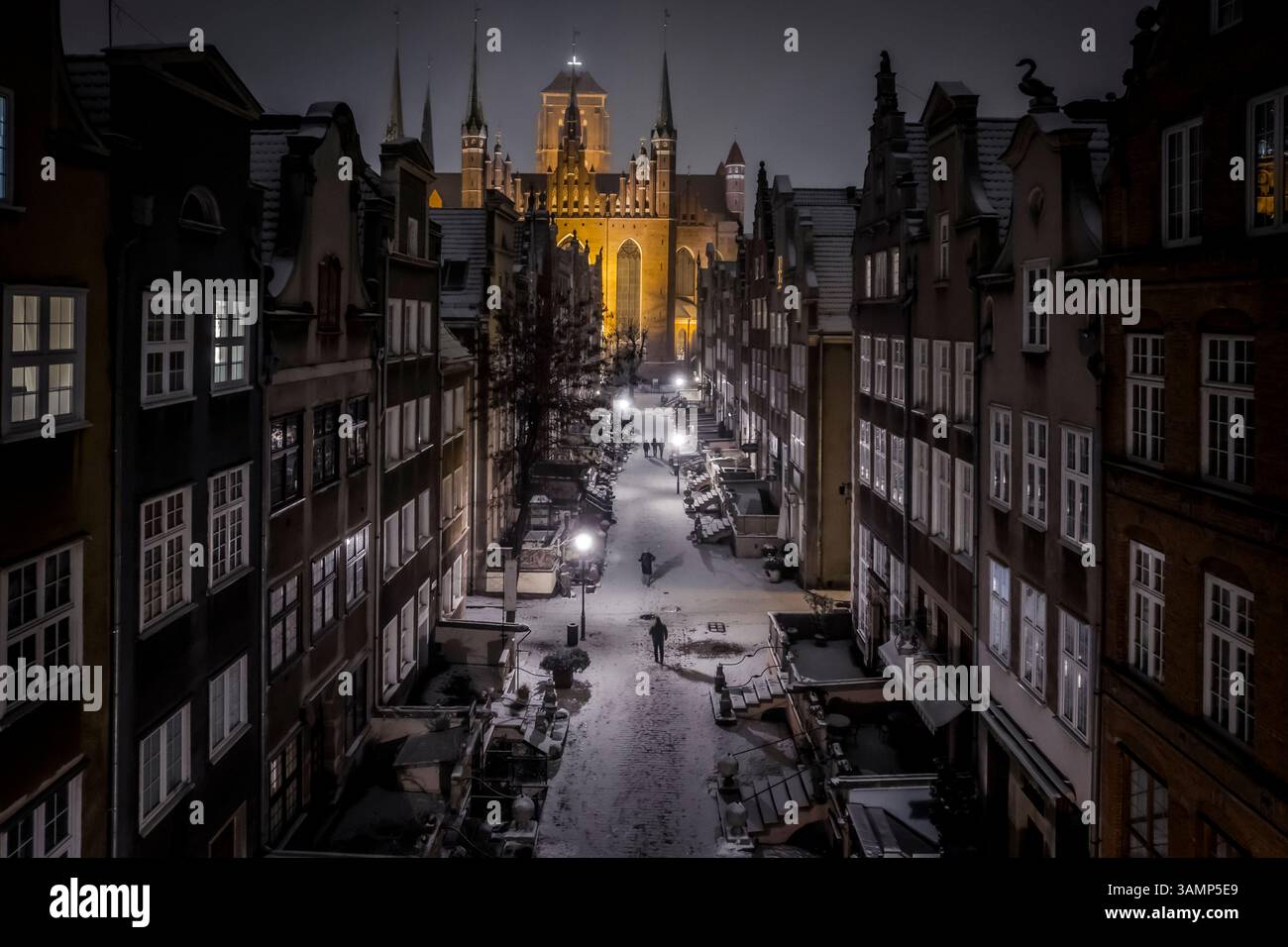 Vista aerea della storica via Mariacka e della Basilica di Santa Maria, Danzica, Polonia. Foto Stock