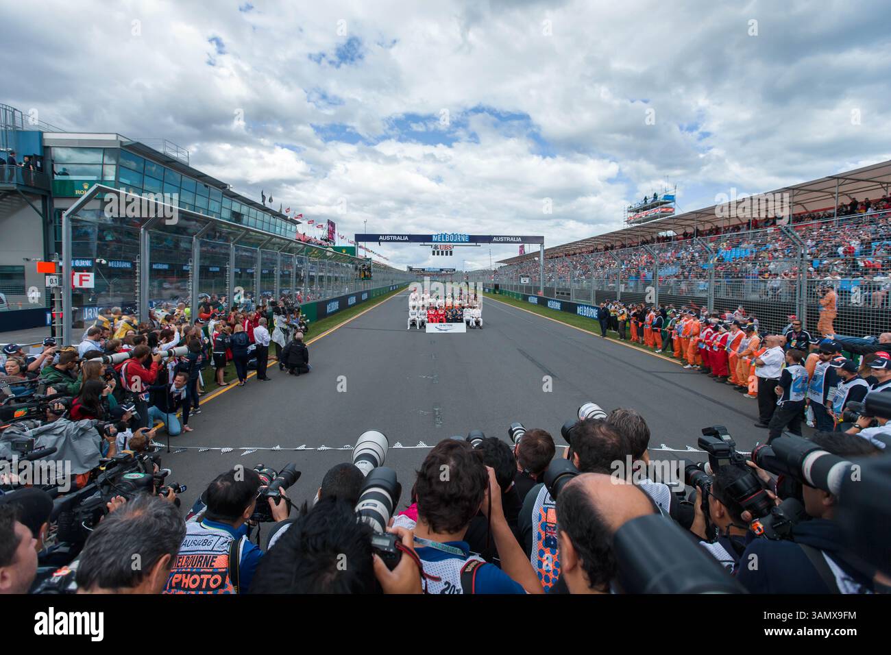 16 marzo 2014 - Melbourne, Victoria, Australia - 16 marzo 2014: I piloti posano per la fotografia ufficiale del 2014 al Gran Premio d'Australia di Formula 1 2014 all'Albert Park di Melbourne, Australia. Sydney Low/Cal Sport Media (immagine di credito: © Sydney Low/Cal Sport Media/ZUMAPRESS.com) Foto Stock