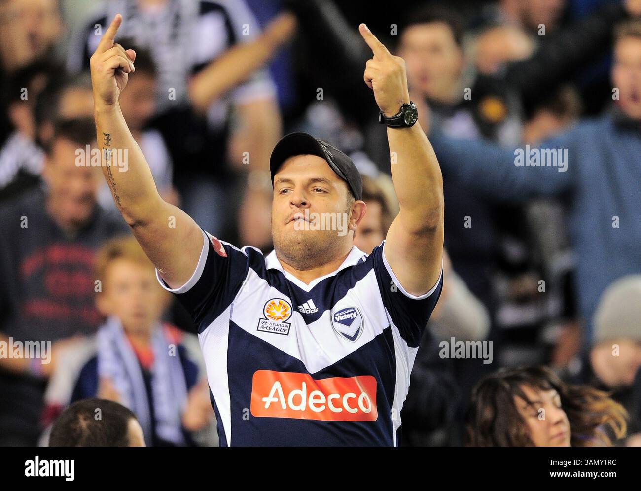 18 aprile 2014 - Melbourne, Victoria, Australia - Un tifoso della Melbourne Victory durante la seconda finale di eliminazione tra Melbourne Victory e Sydney FC durante l'Australian Hyundai A-League stagione 2013/2014 all'Etihad Stadium di Melbourne, Australia. (Immagine di credito: © Theo Karanikos/ZUMAPRESS.com) Foto Stock