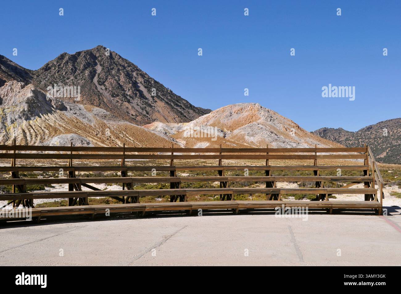 Anfiteatro all'aperto vicino al cratere Stefanos, all'isola di Nisyros, Grecia Foto Stock