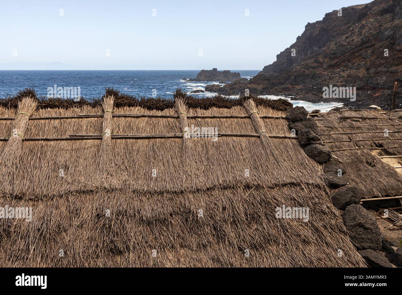 Villaggio di Pozo de Los Calcosos sulla costa dell'isola di El Hierro nelle Isole Canarie, Spagna Foto Stock