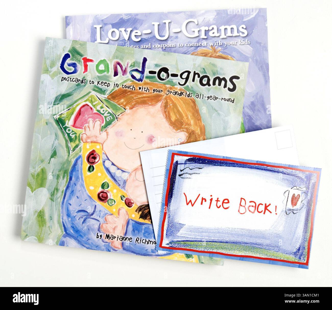 11 settembre 2007 - la scrittrice e artista Marianne Richmond ha conquistato noi, e legioni di famiglie, con i suoi libri di favole, in particolare quelli pieni di cartoline e note per bambini. Con gli ''Love-U-grams'' i genitori possono entrare in contatto con i loro figli e illuminare i loro giorni con note di gratitudine, affetto e incoraggiamento. Il libro include 10 cartoline, 20 note per il pranzo e 20 buoni per bambini, incluso "questo buono è valido per una porzione extra di dessert (a scelta)". Nel libro "Grand-o-Grams", i nonni possono rimanere in contatto con i loro nipoti con 40 cartoline divertenti, magnificamente illustri Foto Stock