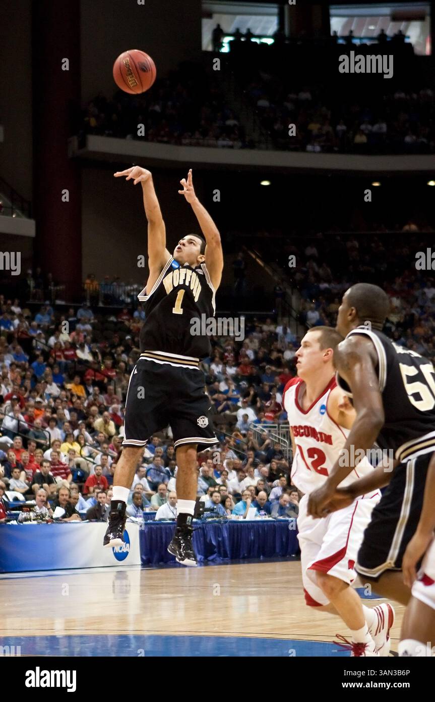19 marzo 2010: durante il primo round della Division 1 NCAA East Regional tra i No. 4 Wisconsin Badgers (Big Ten) e i No. 13 Wofford Terriers (Southern Conference) alla Jacksonville Veterans Memorial Arena di Jacksonville, Florida. Wisconsin ha sconfitto Wofford 53-49. (Immagine di credito: © Gray Quetti/Cal Sport Media/ZUMApress.com) Foto Stock