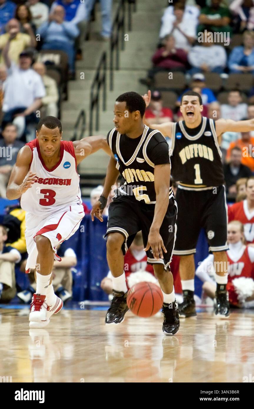 19 marzo 2010: l'attaccante di Wofford Jamar Diggs (5) durante il primo round della Division 1 NCAA East Regional tra i No. 4 Wisconsin Badgers (Big Ten) e i No. 13 Wofford Terriers (Southern Conference) alla Jacksonville Veterans Memorial Arena di Jacksonville, Florida. Wisconsin ha sconfitto Wofford 53-49. (Immagine di credito: © Gray Quetti/Cal Sport Media/ZUMApress.com) Foto Stock