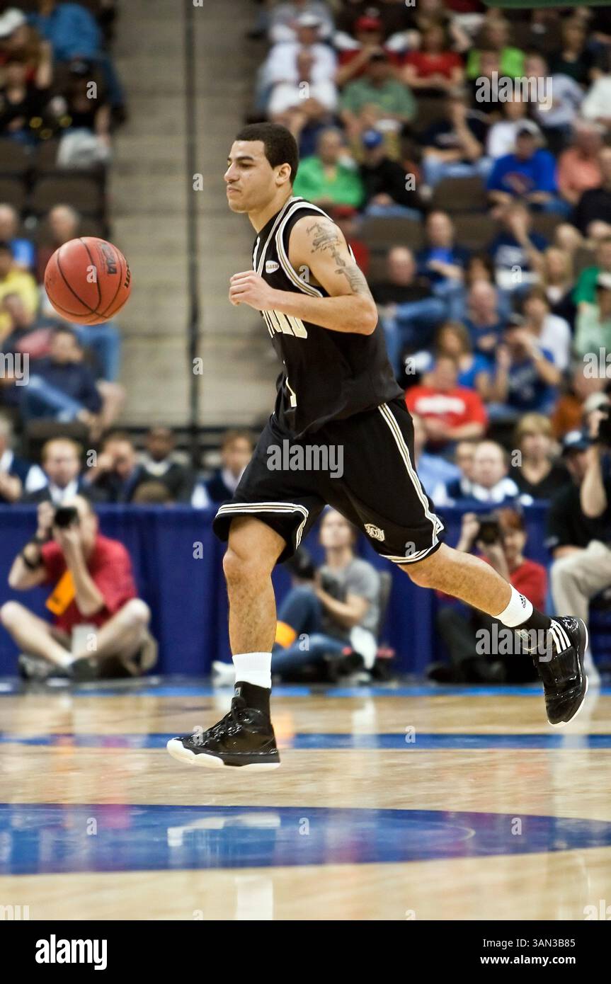 19 marzo 2010: l'attaccante di Wofford Jamar Diggs (5) durante il primo round della Division 1 NCAA East Regional tra i No. 4 Wisconsin Badgers (Big Ten) e i No. 13 Wofford Terriers (Southern Conference) alla Jacksonville Veterans Memorial Arena di Jacksonville, Florida. Wisconsin ha sconfitto Wofford 53-49. (Immagine di credito: © Gray Quetti/Cal Sport Media/ZUMApress.com) Foto Stock