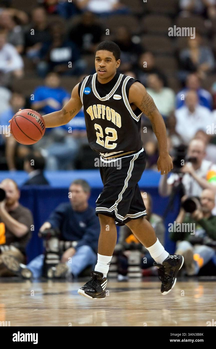 19 marzo 2010: Wofford guardia Jason Dawson (22) durante il primo round della Division 1 NCAA East Regional tra i No. 4 Wisconsin Badgers (Big Ten) e i No. 13 Wofford Terriers (Southern Conference) alla Jacksonville Veterans Memorial Arena di Jacksonville, Florida. Wisconsin ha sconfitto Wofford 53-49. (Immagine di credito: © Gray Quetti/Cal Sport Media/ZUMApress.com) Foto Stock