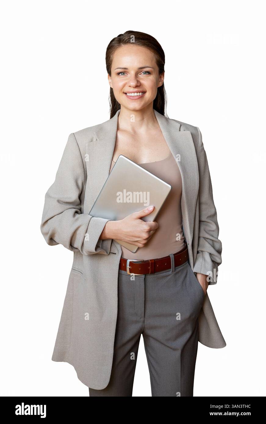 Donna d'affari caucasica sorridente in un abito formale con tablet digitale Foto Stock