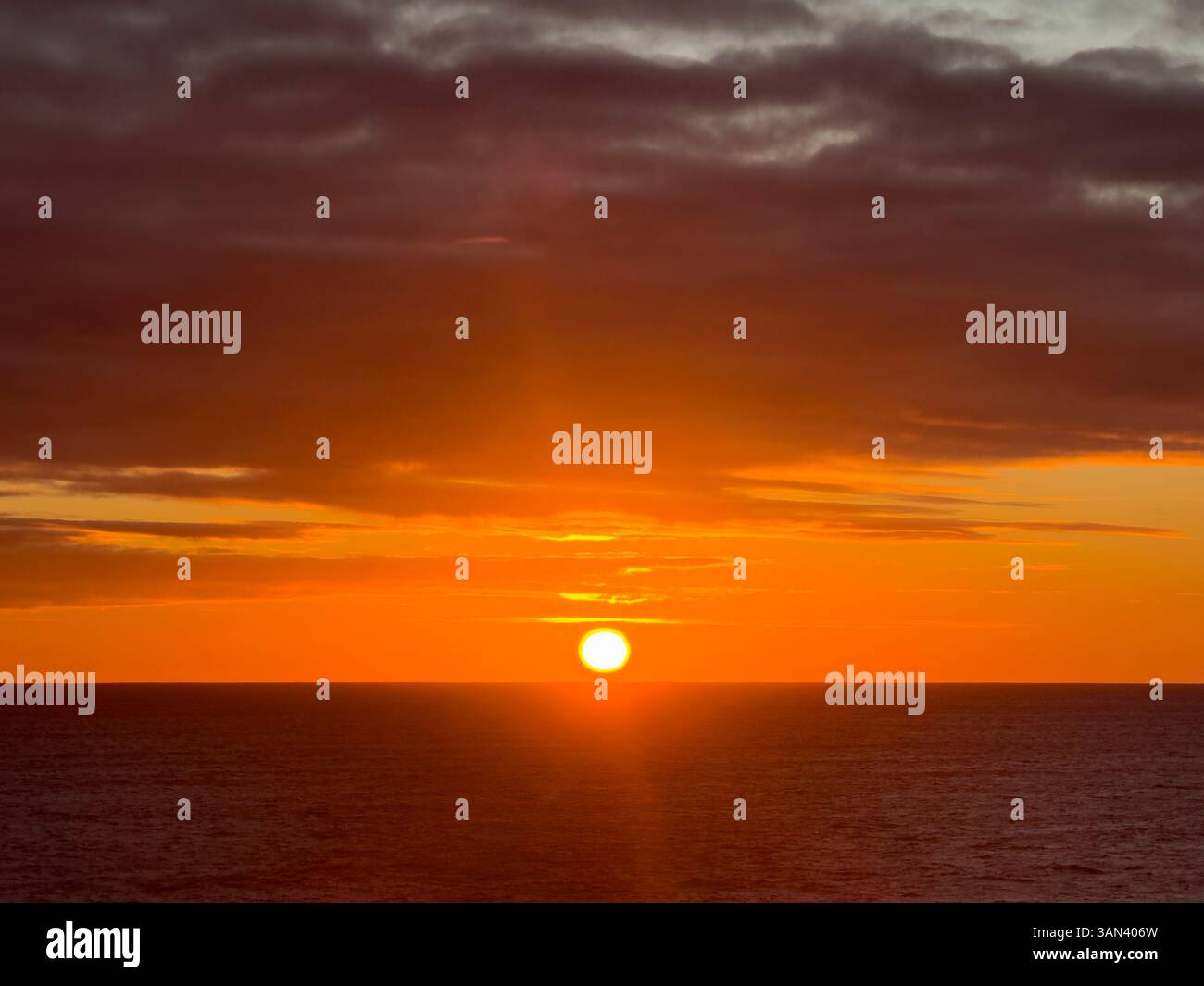 Tramonto sul mare con l'orizzonte nei Caraibi - Immagine stock catturata con smartphone