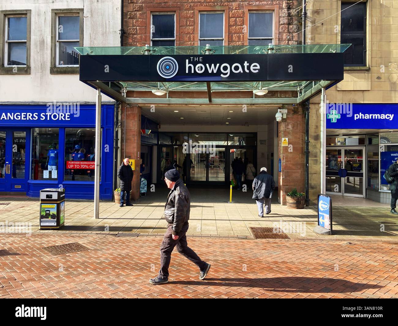 Centro commerciale Howgate, High Street Falkirk, Scozia - Immagine stock catturata con smartphone